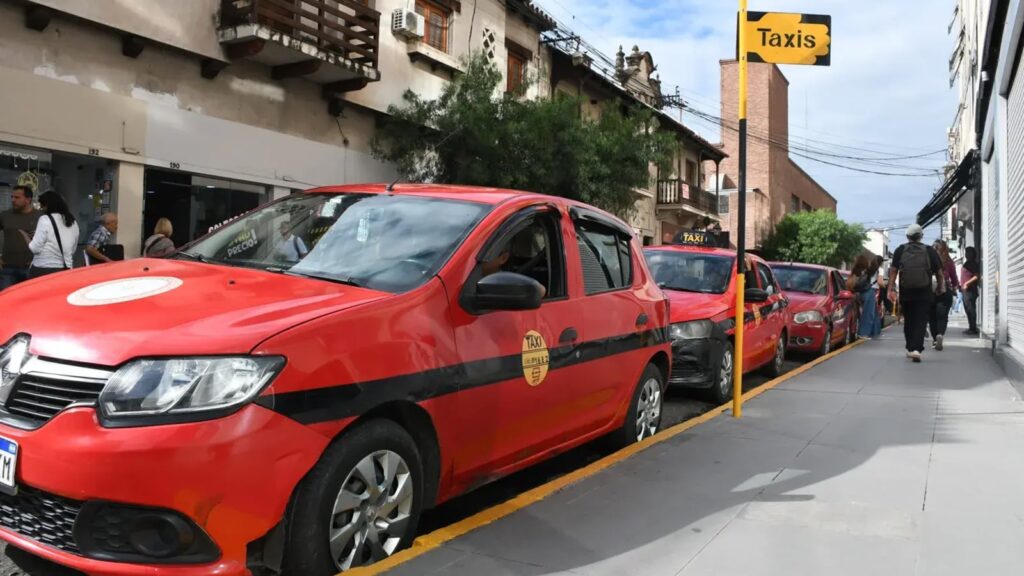 Salta prohíbe publicidad de juego y apuestas en taxis y remises del área metropolitana